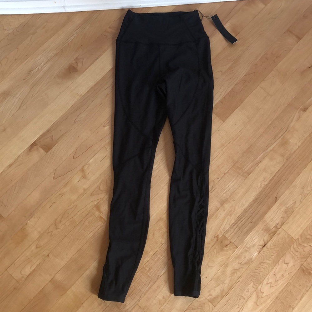 Carbon38 leggings, mesh cross pattern on ankles